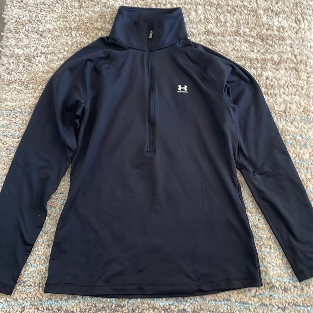 Under armour long sleeve zip up top pullover size m
